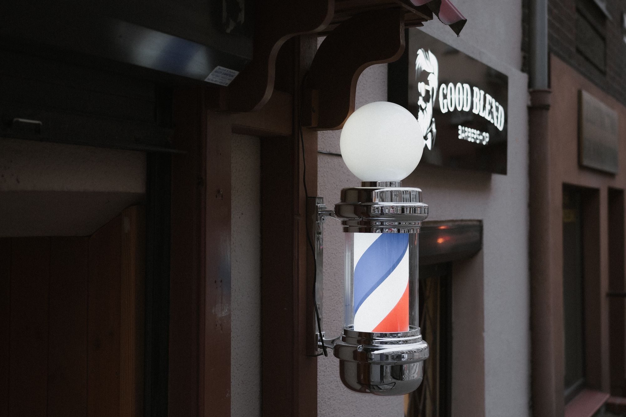 Good Blend Barbershop entrance in Poznań